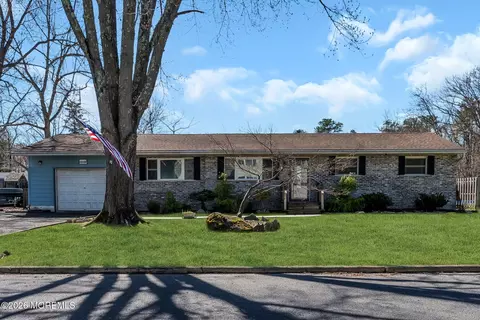 1 Castle Ave, Jackson, NJ 08527