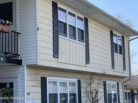 12 Louisiana Dr #D, Matawan, NJ 07747