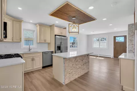 10 Nevis Ct, Toms River, NJ 08757