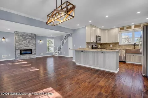 1307 Holmes Ave, Toms River, NJ 08753