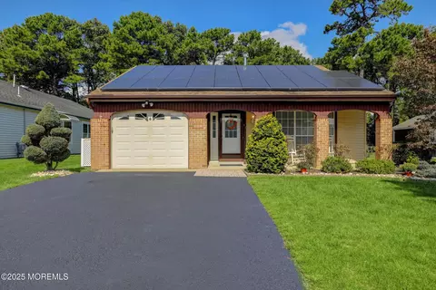 42 Twyford Ln, Manchester, NJ 08759