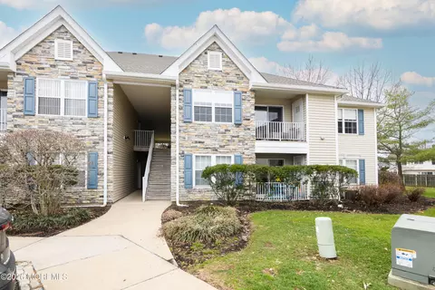 308 Wedgewood Cir #308, Belford, NJ 07718