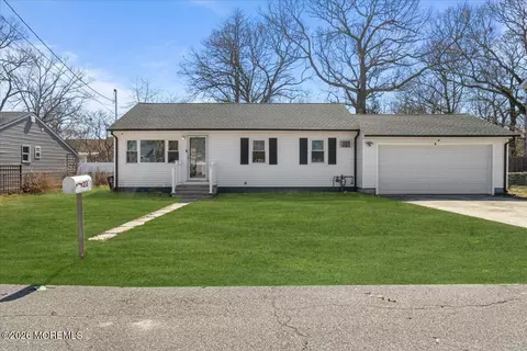 213 Chestnut Dr, Lanoka Harbor, NJ 08734