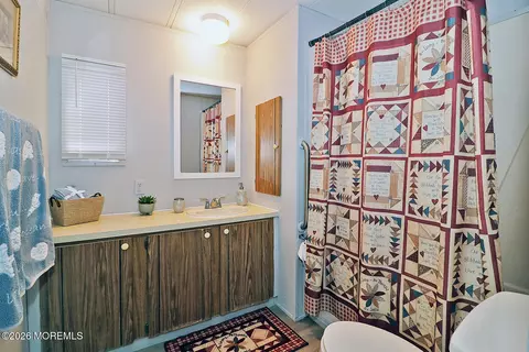 Bath - 20 Eagle Dr, Whiting, NJ 08759 photo 4 of 5