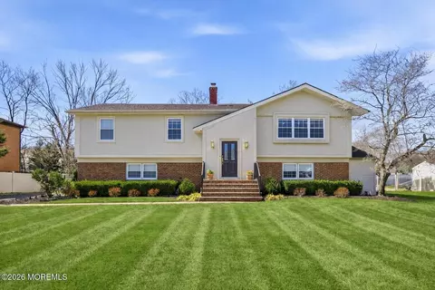 9 Darien Dr, West Long Branch, NJ 07764