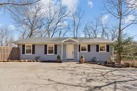 2 N Peak St, Highlands, NJ 07732