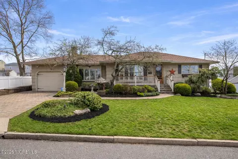 34 Douglas St, Sayreville, NJ 08872