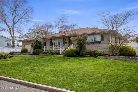 34 Douglas St, Sayreville, NJ 08872