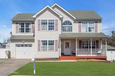 2010 Oak Dale Rd, Toms River, NJ 08753