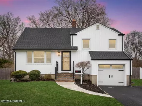 28 Spruce Dr, Shrewsbury, NJ 07702