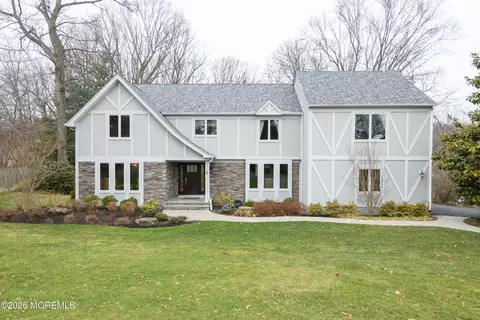 4 Packard Dr, Middletown, NJ 07748