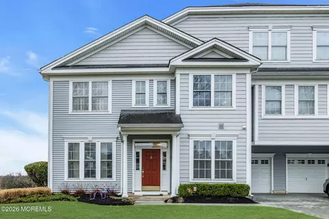 2 Golden Eye Ln, Port Monmouth, NJ 07758