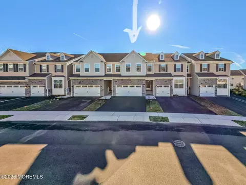 3708 Charleston Dr #3708, Monroe, NJ 08831