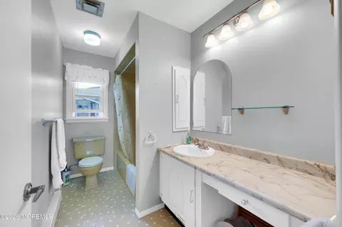Bath - 11 The Blvd, Brick, NJ 08724 photo 2 of 2