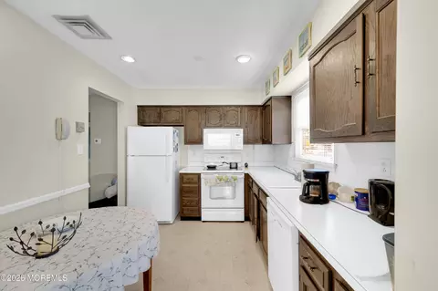 Kitchen - 11 The Blvd, Brick, NJ 08724 photo 2 of 2