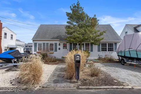 56 Jeffrey Dr, Beach Haven West, NJ 08050