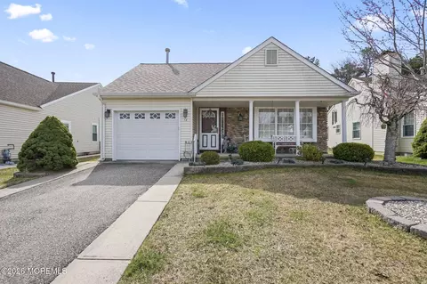 14 Kendal Dr, Toms River, NJ 08757
