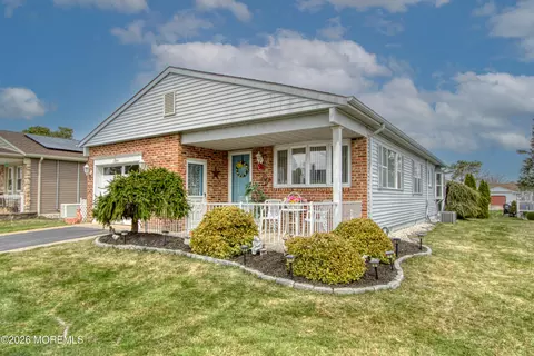 5 Templeton St, Toms River, NJ 08757