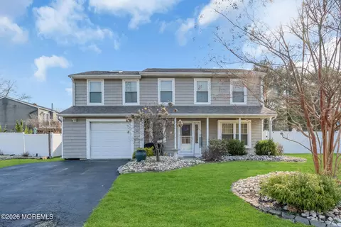 11 Barre Dr, Howell, NJ 07731