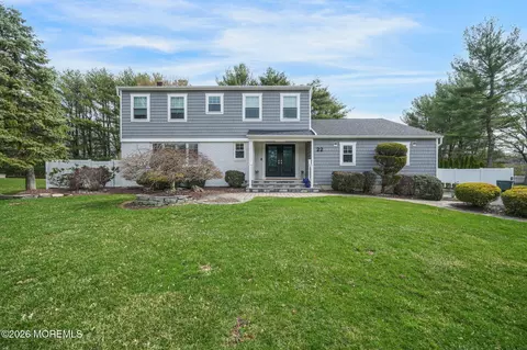 22 Alison Ct, Marlboro, NJ 07746