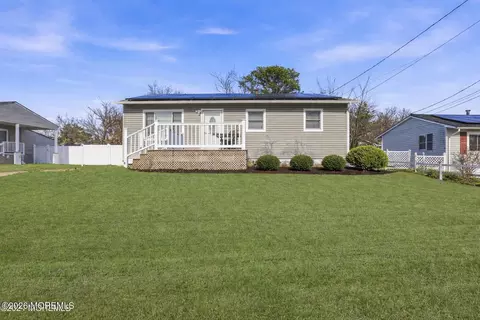 28 Bucknell Dr, Toms River, NJ 08757