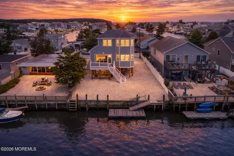 62 W Anchor Dr, Little Egg Harbor, NJ 08087
