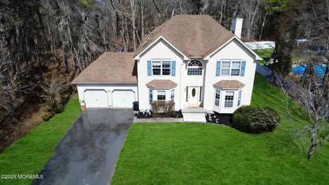 272 E Pleasant Grove Rd, Jackson, NJ 08527