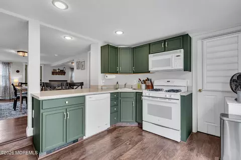 Kitchen - 82 Clearwater Dr, Waretown, NJ 08758 photo 3 of 5