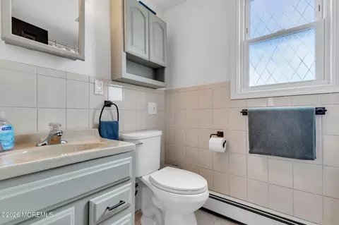 Bath - 82 Clearwater Dr, Waretown, NJ 08758 photo 3 of 5