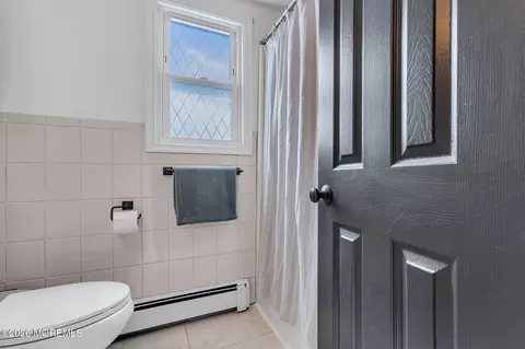 Bath - 82 Clearwater Dr, Waretown, NJ 08758 photo 4 of 5