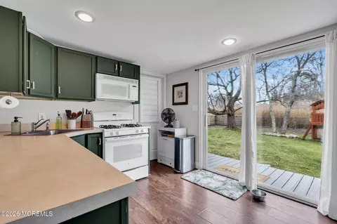 Kitchen - 82 Clearwater Dr, Waretown, NJ 08758 photo 2 of 5