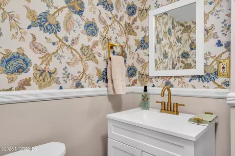 Bath - 82 Clearwater Dr, Waretown, NJ 08758 photo 2 of 5