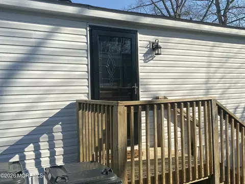 11 Oak Tree Ln, Manahawkin, NJ 08050