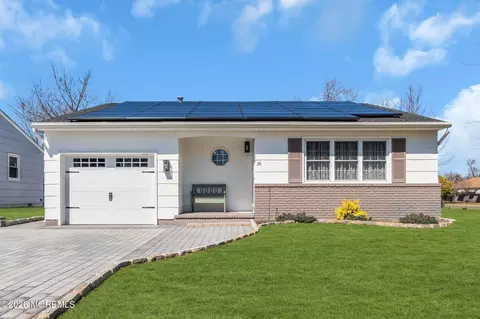 26 Northumberland Dr, Toms River, NJ 08757