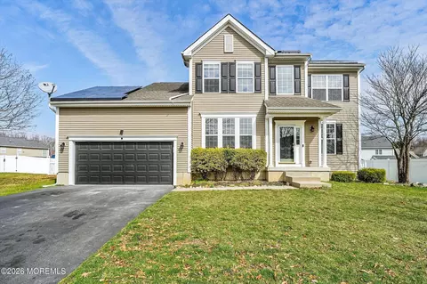 4 Harvest Ln, Pemberton, NJ 08068
