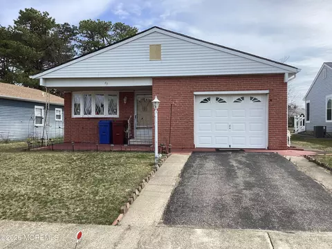 49 Sabinas St, Toms River, NJ 08757