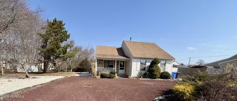 6 Placid Ct, Manahawkin, NJ 08050