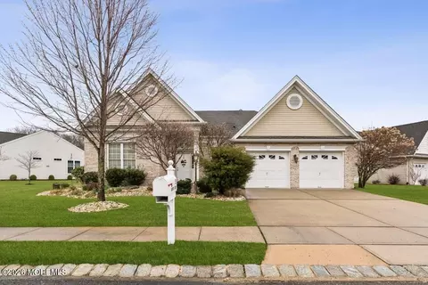 5 Belmont Ct, Freehold, NJ 07728