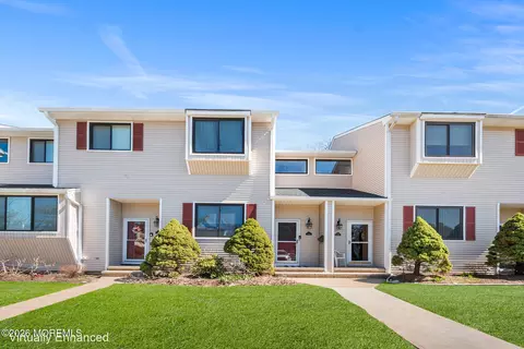 134 Clubhouse Dr, Middletown, NJ 07748