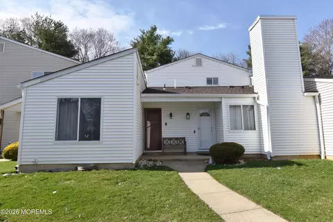 34 Woodmere Ct, Freehold, NJ 07728