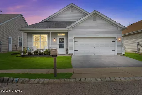 7 Cardinal Pl, Barnegat, NJ 08005