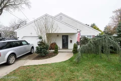 210 Raritan Pl, North Middletown, NJ 07748
