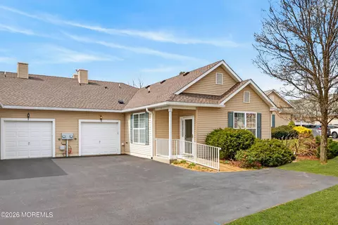 4 Winkle Ct, Manchester, NJ 08759