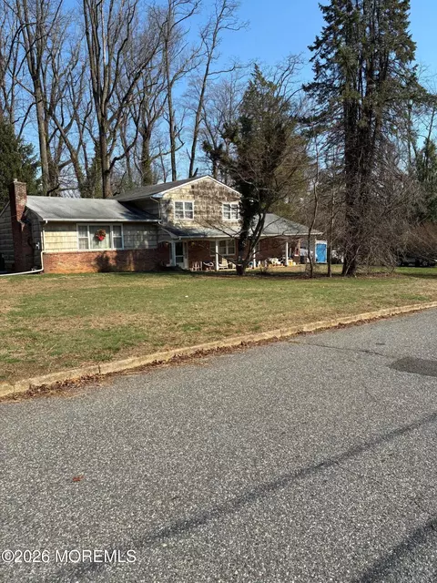 4 Rosedale Ter, Holmdel, NJ 07733