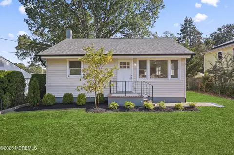 18 E 3rd St, Howell, NJ 07731