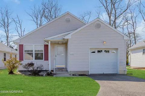 1440 Petunia Way S, Toms River, NJ 08755