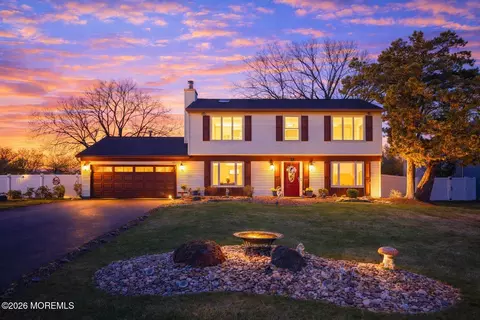 19 Plymouth Ln, Manalapan, NJ 07726