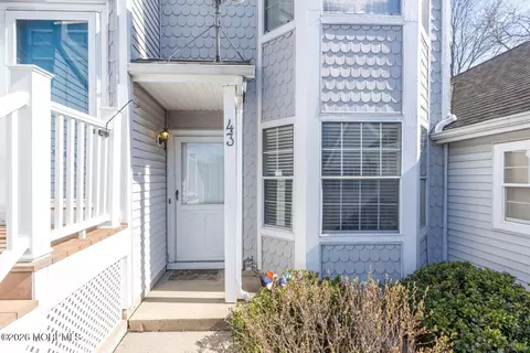 43 Poplar Pl, Freehold, NJ 07728