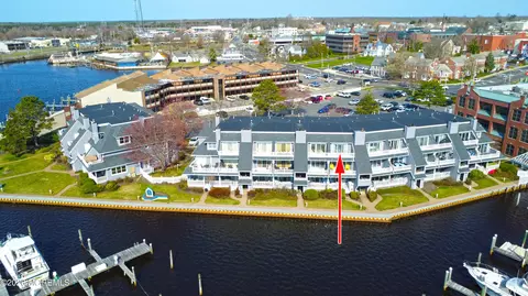 210 Spinnakers Cv, Toms River, NJ 08753