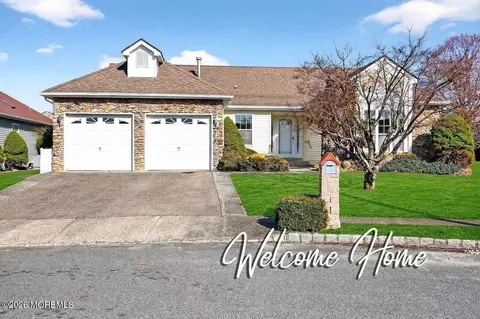 5 Cordoba Ct, Toms River, NJ 08757